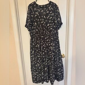 BloomChic Black and White Floral Dress - EUC
